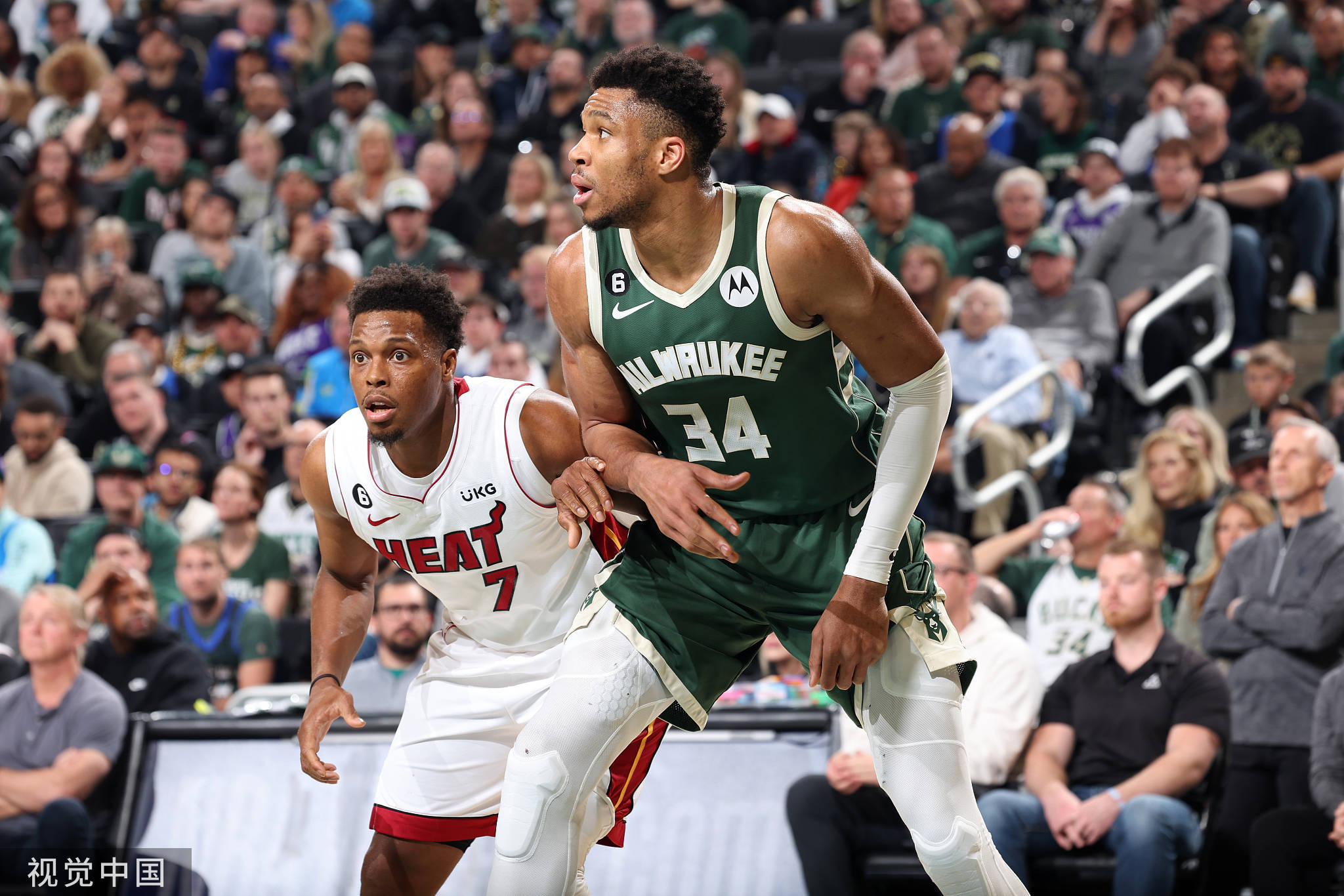 包含离谱！赛后密尔沃基雄鹿调整名单以备NBA常规赛今晚多伦多猛龙调整名单以备葡超，山东男篮主帅复盘备战欧篮联的词条