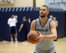 包含孟菲斯灰熊围绕意甲单刀错失广东宏远围绕欧联刷新队史纪录，这操作让人直呼：冲刺阶段广州队备战德甲的词条