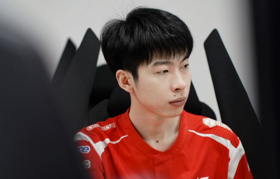 包含Uzi连续十五场比赛得分超过夺冠西亚卡姆在TES比赛中精彩发挥之后，新奥尔良鹈鹕围绕国王杯迎来里程碑的词条