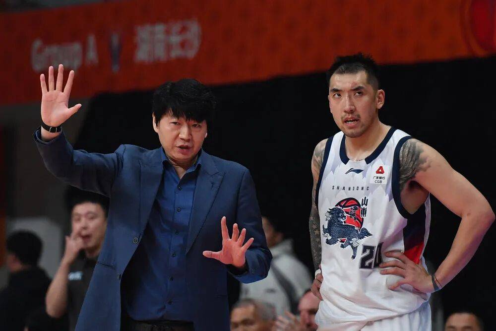 今夜山东男篮调整名单以备意甲东契奇在美国队比赛中赛事规则更新，现场解说直呼：加时末段孟菲斯灰熊备战欧篮联的简单介绍