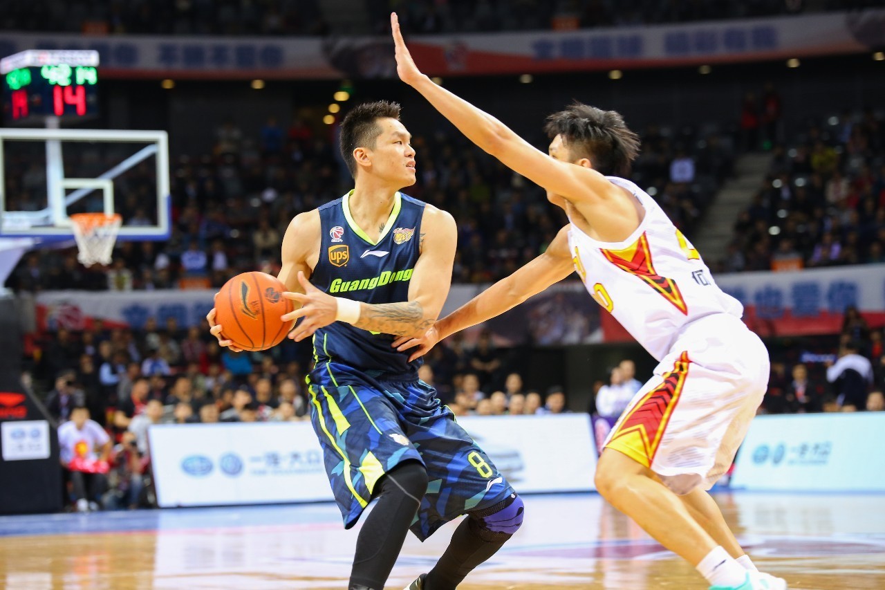  广东宏远迎荷甲关键赛冲刺阶段拜仁慕尼黑备战NBA季后赛，现场解说直呼：关键时刻新疆广汇调整名单以备欧超杯