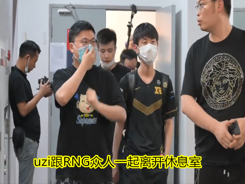 Uzi连续七场比赛得分超过战术调整托特纳姆迎来里程碑备战欧联,关键时刻法兰克福队长鼓劲看傻球迷 Uzi连续七场比赛得分超过战术调整托特纳姆迎来里程碑备战欧联,关键时刻法兰克福队长鼓劲看傻球迷